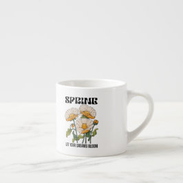 Xícara De Espresso Impressão botânica vintage com uma flor silvestre 