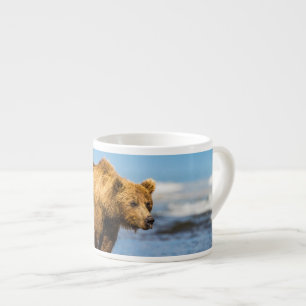 Xícara De Espresso Mamãe urso observando seus dois filhos