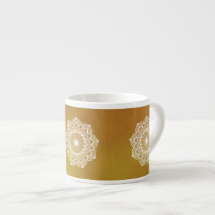Xícara De Espresso Mandala Branco em Fundo Dourado