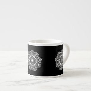 Xícara De Espresso Mandala Branco em Fundo Preto