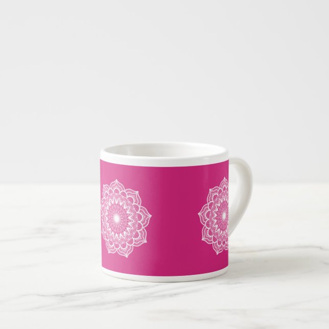 Xícara De Espresso Mandala Branco em Fundo Rosa (Frente Esquerda)