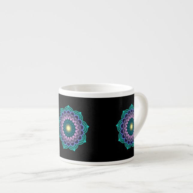 Xícara De Espresso Mandala Colorida em Fundo Preto (Frente Esquerda)