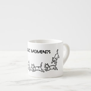 Xícara De Espresso Momentos Mágicos Gatinho Zoomies Esboço de Gatin