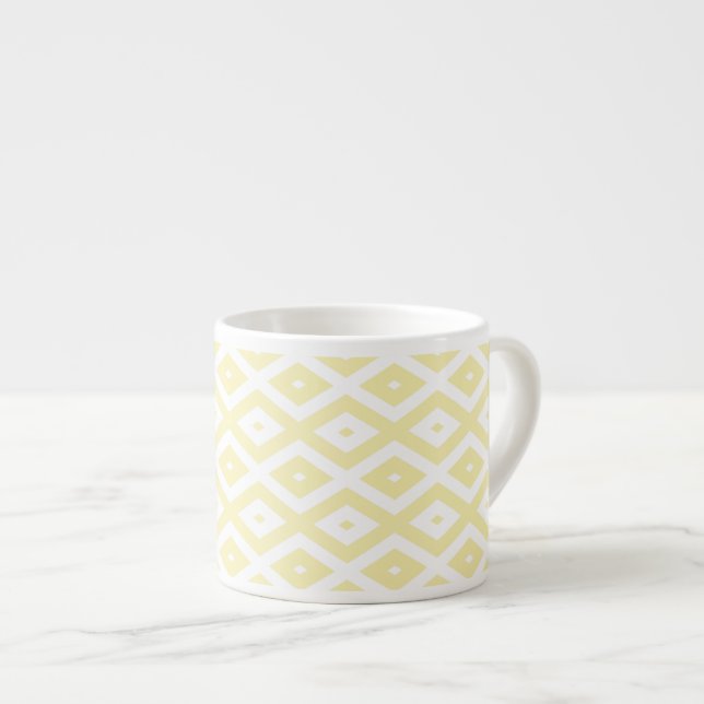 Xícara De Espresso Padrão de diamante amarelo pálido e branco (Frente Esquerda)