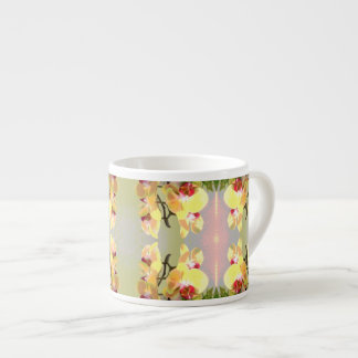 Xícara De Espresso Padrão de Orquídeas Amarelas