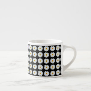 Xícara De Espresso Padrão Floral de Margarida Branca em Preto