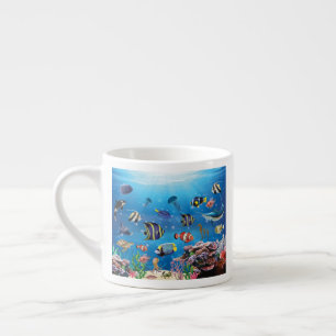 Xícara De Espresso Peixes Tropicais nadando no fundo do mar