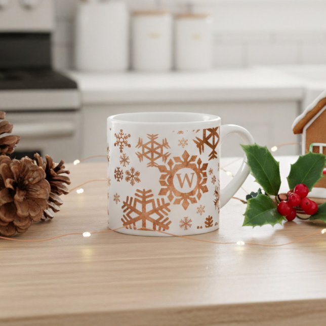Xícara De Espresso Presente de Natal no Floco de Neve Monograma Feria (Add a touch of personalized holiday cheer to your kitchen decor or coffee bar. )