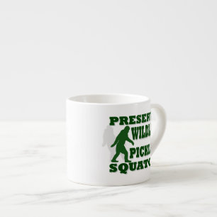 Xícara De Espresso Preservar a vida selvagem picando um assento