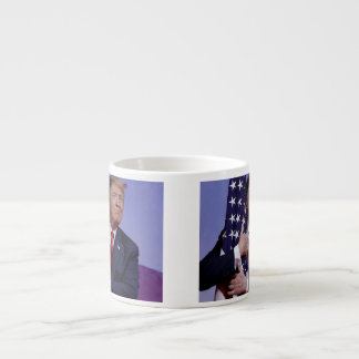 Xícara De Espresso Presidente Trump Hugging Bandeira Americana