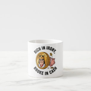 Xícara De Espresso Rico em Ironia, quebrado em dinheiro