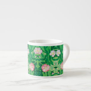 Xícara De Espresso Rosa verde rosa florescendo em um jardim secreto
