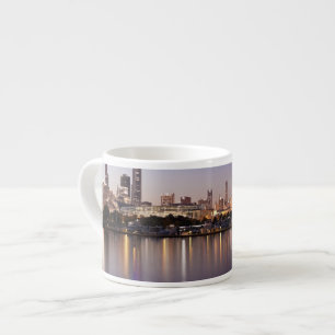 Xícara De Espresso Skyline dos EUA, Illinois, Chicago no crepúsculo