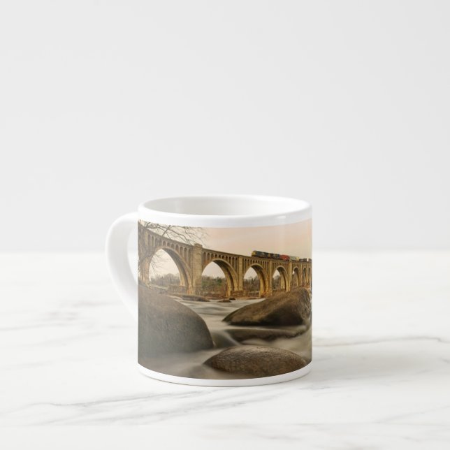 Xícara De Espresso Trem sobre James River (Frente Esquerda)