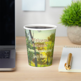 Xícara de papel aquoso do outono brilhante