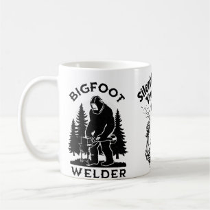 Xícara de soldador silenciosamente avaliando suas