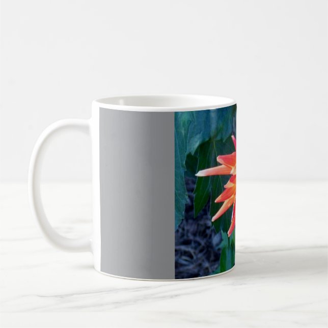 Xícara Desenhada com Linda Flor Vermelha (Esquerda)