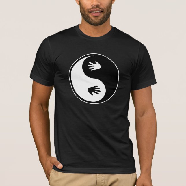 Yin Yang com t-shirt das mãos (Frente)