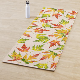 Yoga Mapeamento de prata em um tapete de ioga