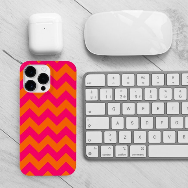 Zigzag laranja e rosa (Hot pink and bright orange chevron pattern for her phone.)