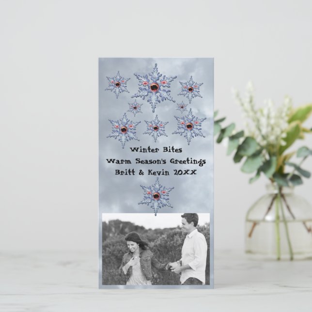 Zombie de neve morde e adiciona Cartões de fotos d (Em pé/Frente)